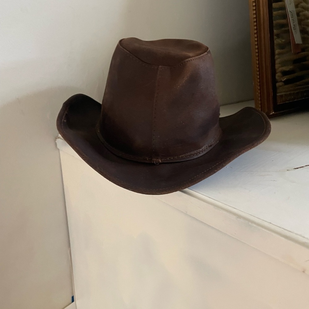 Minnetonka leather cowgirl hat! Preowned condition.